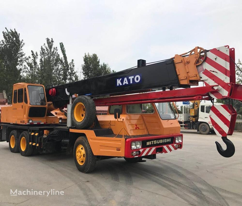 Kato NK250E mobile crane