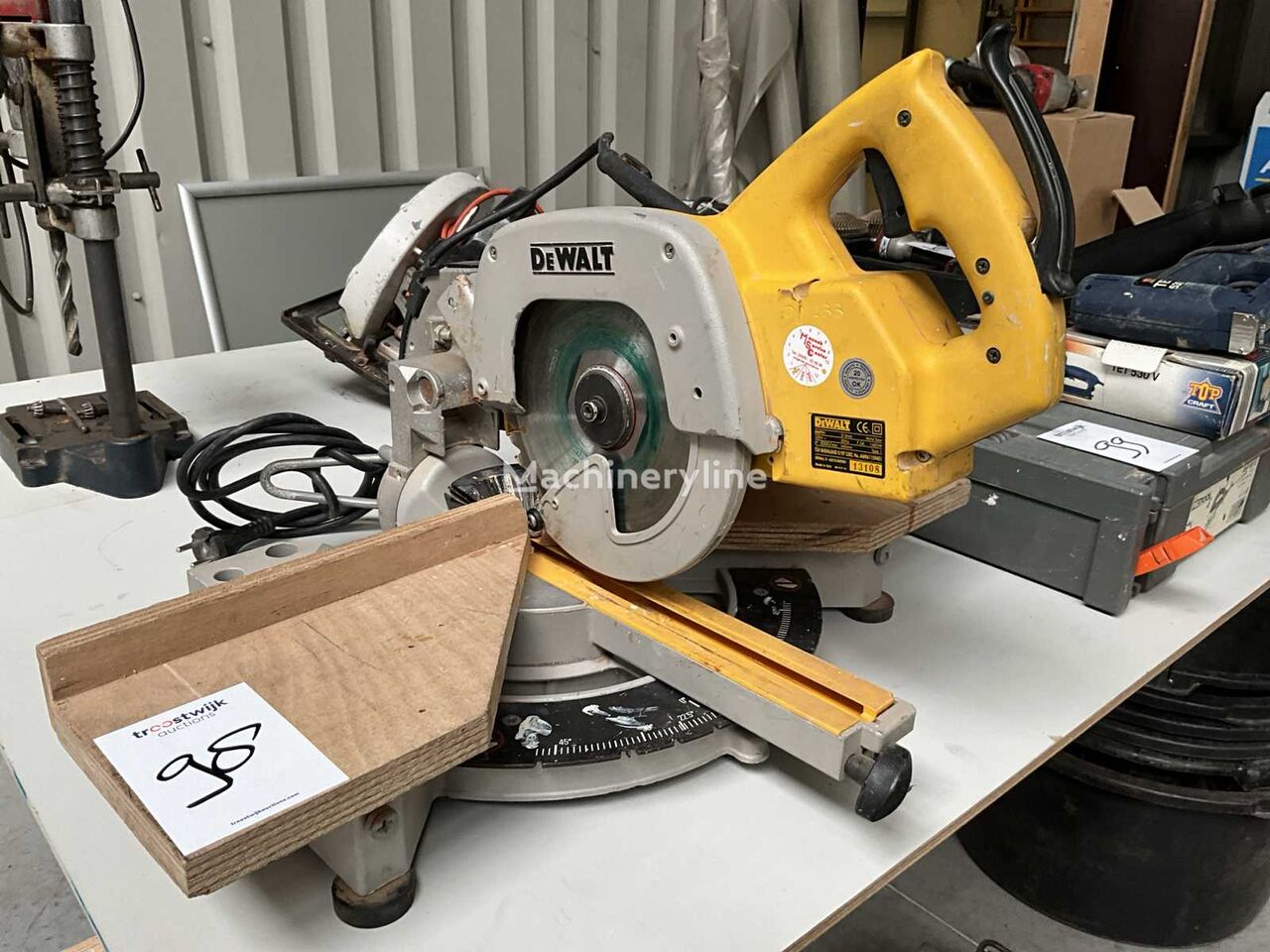 DeWALT DW701 miter saw